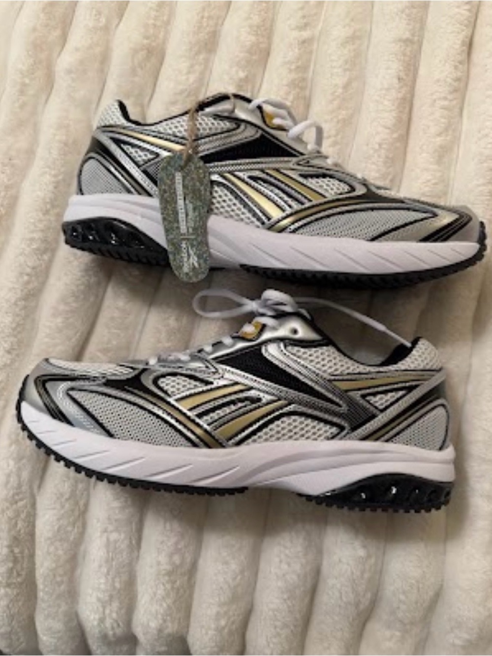 Reebok Men's White Black Gold Athletic Running Shoes